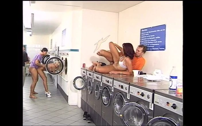 MMV Films XXX: Schlampen geçit töreni (tam film)