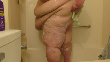 Bi thicc king: Shower Time