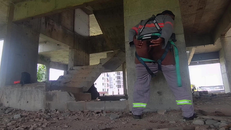 TheBlacKHunterr: 我带着一个玩具去上班，看看我做了什么