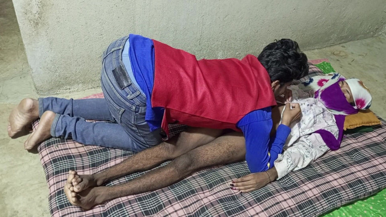 Indian Hijraji: Desi viilage India - waria dan sopir truk ngentot di belakang...