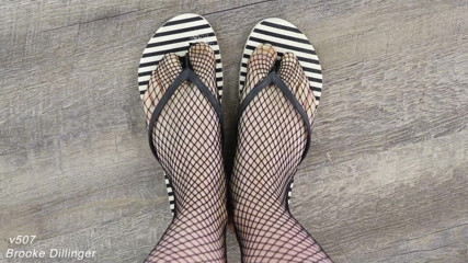 Brooke Dillinger: Flip-flops, high heels und netzstrümpfe