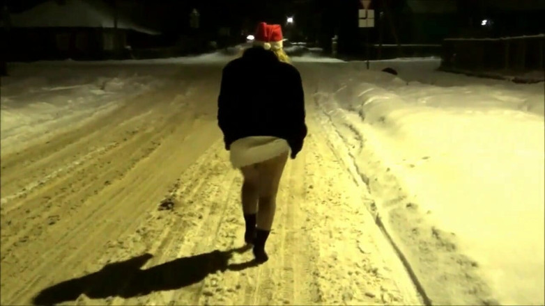 RedRoseRus: Cheeky catwalks new years eve without panties-full video