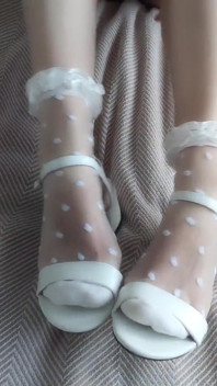 Sega Con Calzini, Sega, Sborra Sui Miei Carini Calzini E Scarpe Bianche - Video Fetish Molto Caldo!