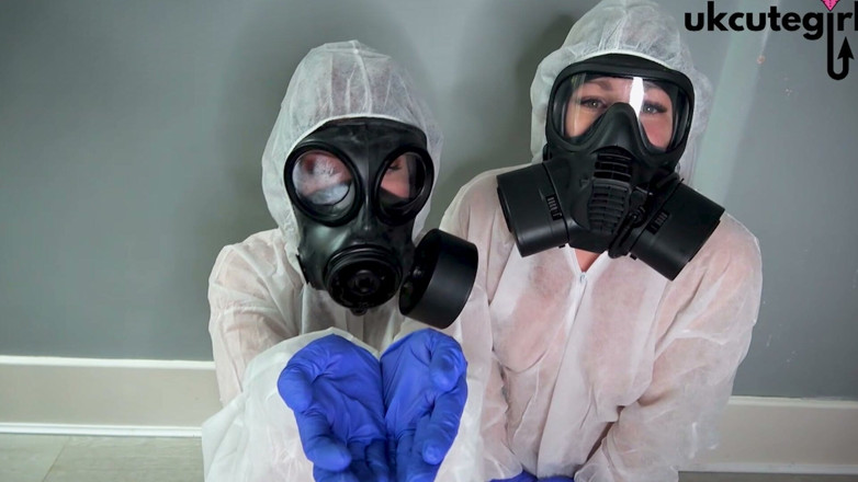 UKCuteGirl Lucy Lauren: Gas Mask Nurses Give Hands-on Latex Glove Medical Treatment