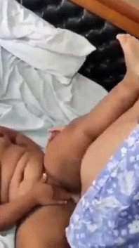 JBS Kerdil Dibuat Untuk Menunjukkan Punggungnya Kepada Ayah Tiri