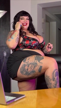 巨乳ブルネットぽっちゃり系マリリンメイソンオフィス痴女