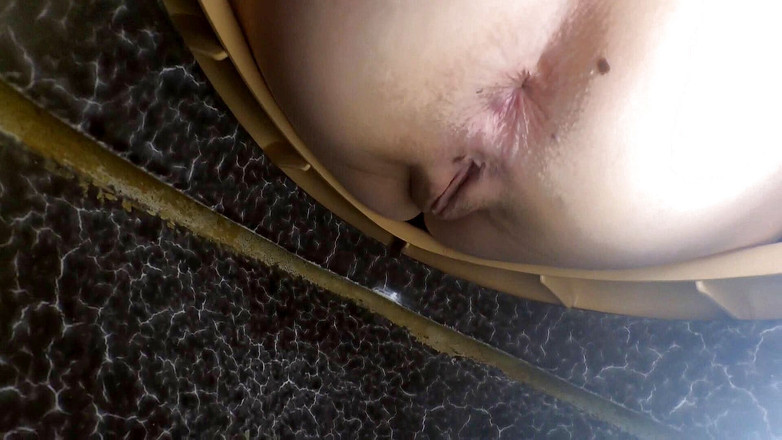 SexyFairyTale: 婴儿在厕所撒尿