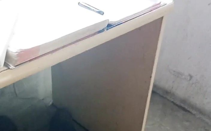 213san: Eram la serviciu și prietenul meu m-a făcut să fiu excitată și...
