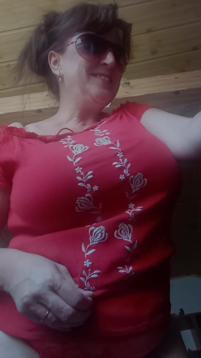 Carmen40: Cewek kulit putih dengan pantat montok lagi asik dudukin muka...