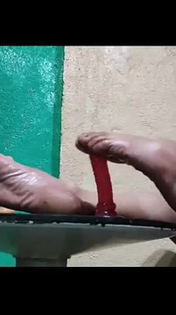 Gresopio fa un footjob con un dildo 3