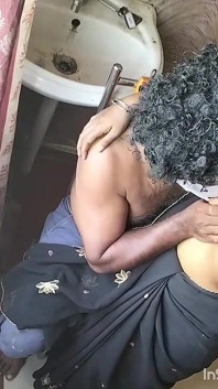 Pasangan Tamil menghisap tetek percintaan