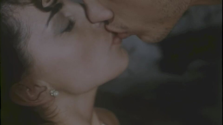 pornitaliangraffiti: 莎拉·杨梦想着和前任发生关系