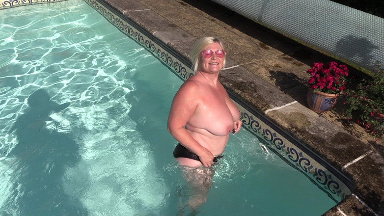 Lacey Starr productions: Swimming Pool Solo