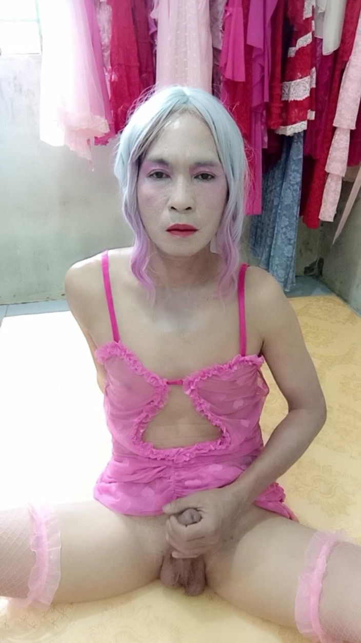 nguyen dang thien tri: トランスジェンダーのオアン・レはセクシーな服を着て、官能的なペニスは幸せそうです