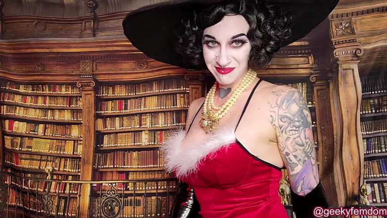 Geeky Femdom: Lady Dimitrescu हॉलिडे गिफ्ट