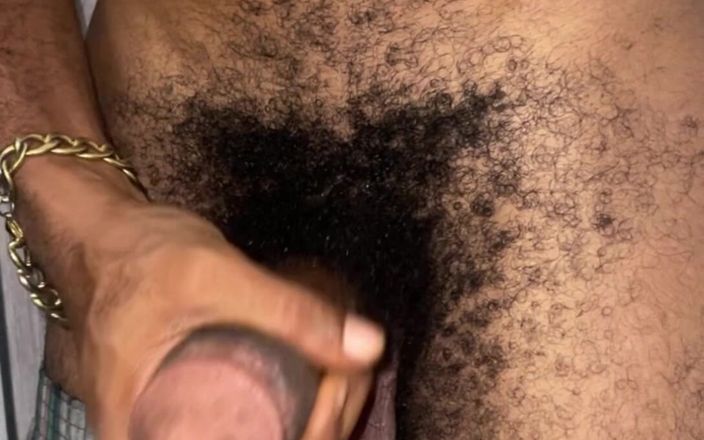 HornyVille Gay: Aku lagi asik ngocok raksasa pria kulit hitam