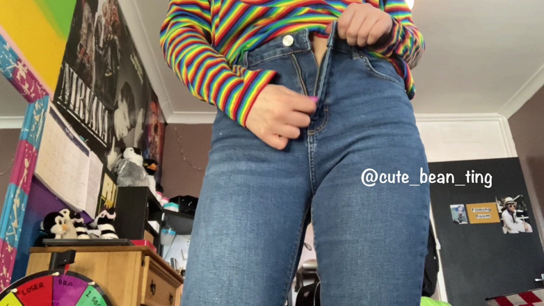 Alice Bean: Jeans Strip Tease