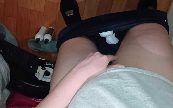 Lesbian-candys: Moja przyrodnia siostra i ja potajemnie masturbuję się