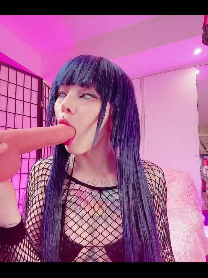 Karneli Bandi: Hinata sexy kouření