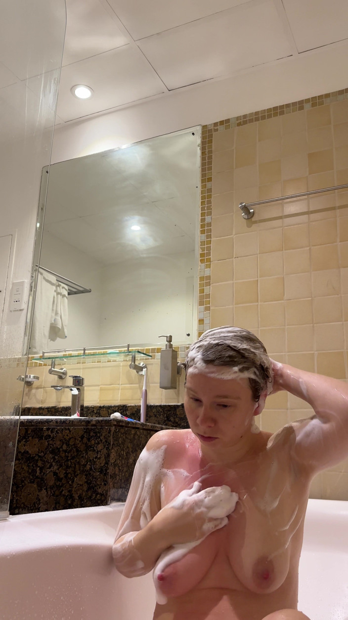 SweetLucy96: Seni sinirlendirmeme izin verir misin?