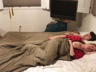 Erin Electra: 배다른 아들과 침대를 공유하는 새엄마