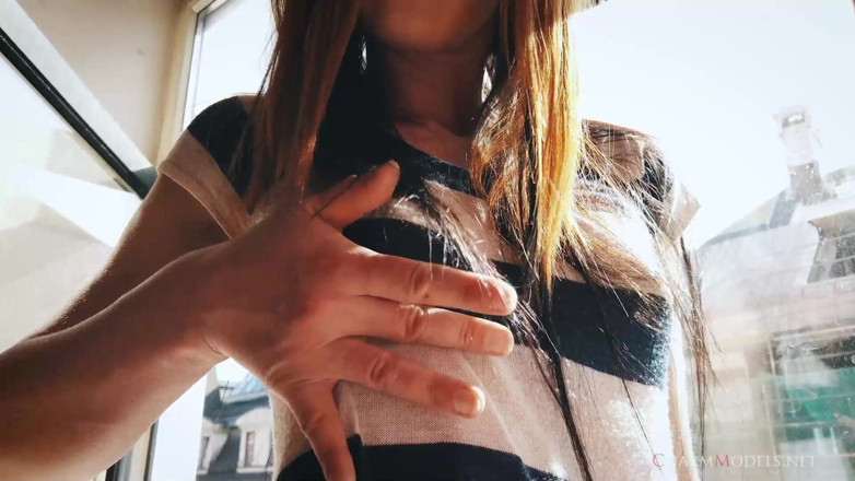 CharmModels: Lea in Sunshine, rothaariges schätzchen am fenster