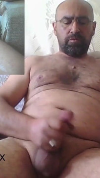 Papi se corre en casa solo