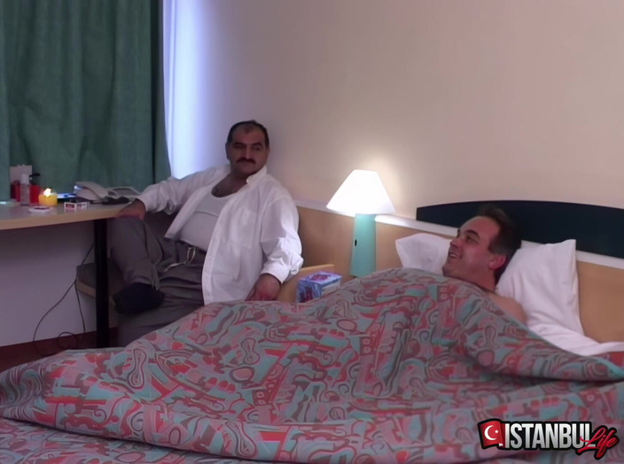 Istanbul life: Oksan Oksar和sahin k的首次3P