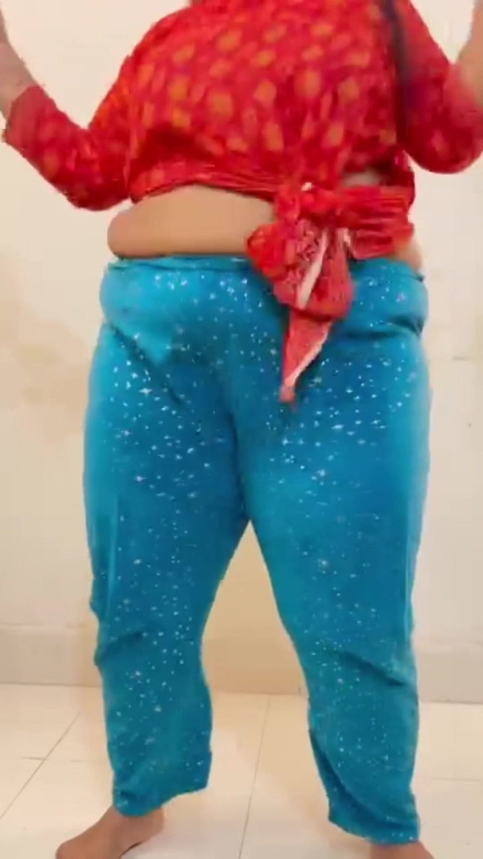 Your Boy's Cum: Indická desi dívka trénuje před nevlastním bratrem