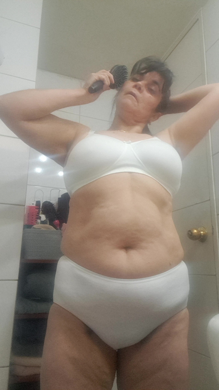 Mommy big hairy pussy: Lenjerie cu mama vitregă Plus Size