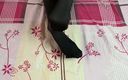 Gloria Gimson: Seksi sahibeden siyah çoraplı hassas ayak fetişi solo