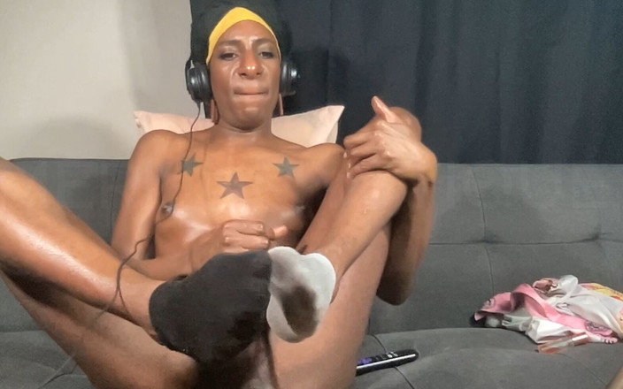 MerlinMystique: Futai pe cap cu negru și galben