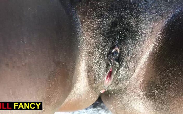 Hill Fancy: 乌木女同性恋者热假阳具性爱