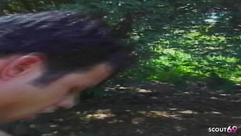 Shemale TS Collection: Blond sexig Shemale förförs utomhus på semester och anal knullas