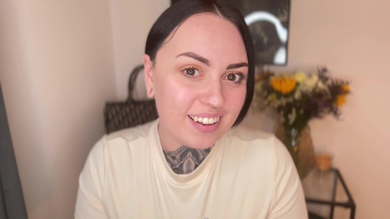 Miss Valentina: Nettoie mon trou du cul