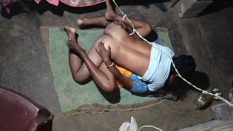 Pumi: Une femme indienne sexy fait une vidéo X