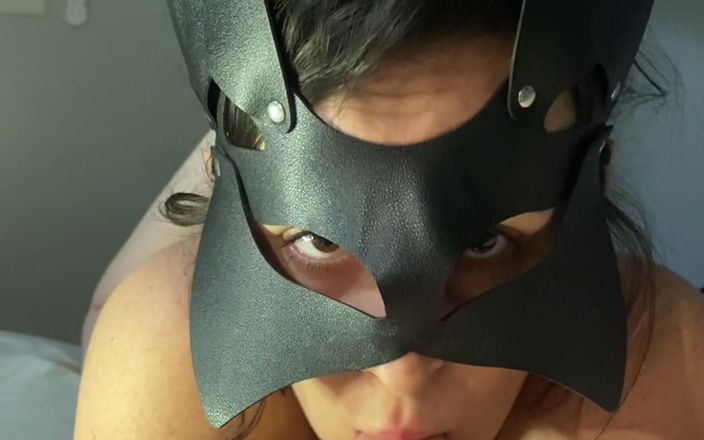 gabriellablows: Eu deixei ele relaxar enquanto eu chupo seu pau para...