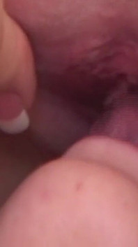 젖은 오르가즘을 느끼는 단정치 못한 레즈 보지 잔치