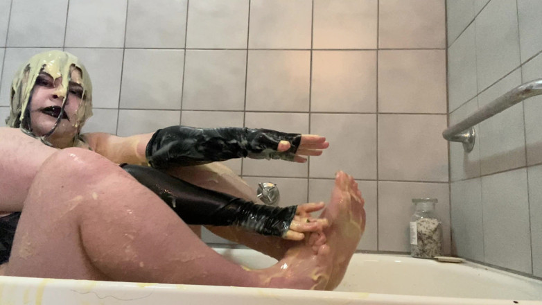 BunnieGoth27: Diliputi dalam Custard