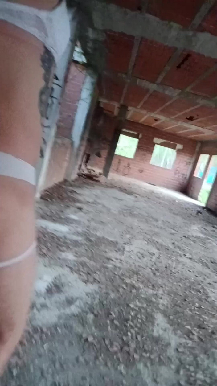 Andyculitolindo1: Vyšla jsem ven v ženském bílém spodním prádle a neznámý muž...