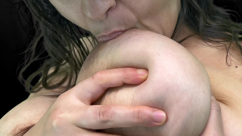 VeeVee Vixen: Menghisap bunny mask tetek