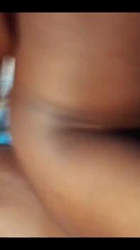 você vai gozar rápido se ela cavalga seu pau - menina negra fodida e gravada no hotel