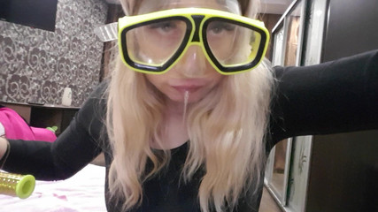 LarisaCum: Juego con el tubo y lo chupo profundo xxx