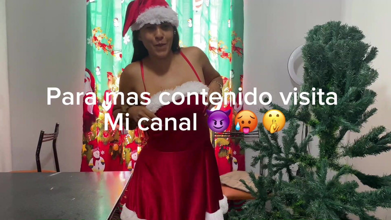 BigAssStepmom2: Un grande cazzo come regalo di natale per questa latina...