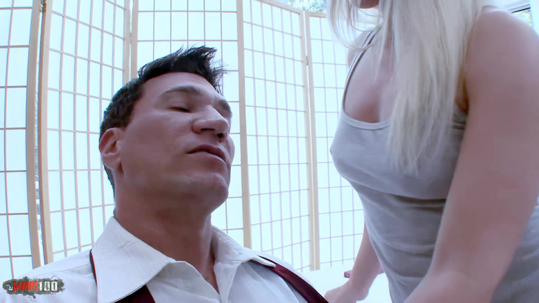 Porn-World: Cali Carter roztomilá blondýnka pro šťastného obchodníka