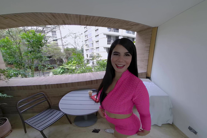 VR Latina: All the curves