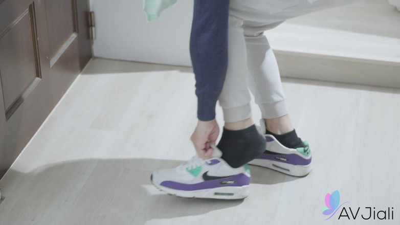 AV Jiali: Jiu Jiu Decides to Fuck Her Father-in-law