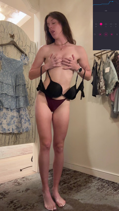 Nadia Foxx: Tvrdě stříkám v šatně !!