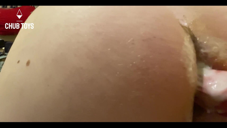 Chub toys: Un gros gode glisse dans mon gros cul