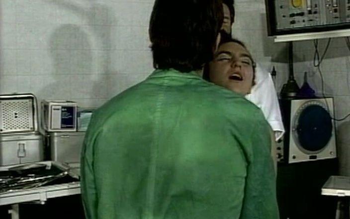 Vintage Lust: Una troia arrapata fa sesso orale e scopa profonda # 5